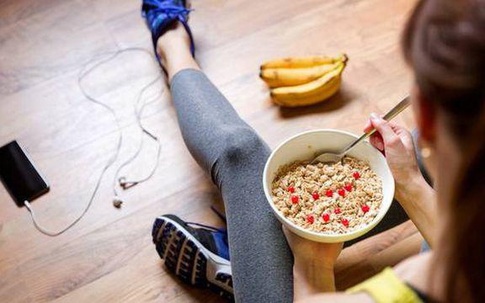 Bác sĩ giải đáp tin đồn: Không nên ăn hoa quả, đi ngủ,... sau ăn nhiều người vẫn tin 100%