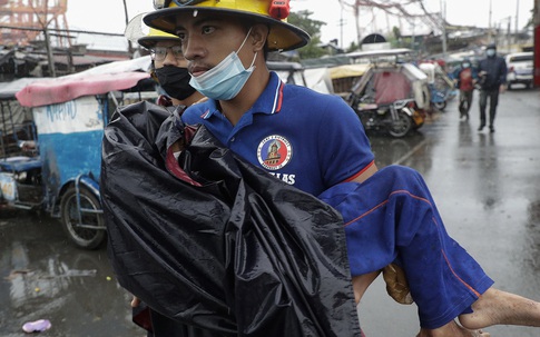 Ít nhất 7 nạn nhân tử vong, hàng loạt ngôi nhà hư hỏng ảnh hưởng đến 19-31 triệu người dân trong siêu bão Goni ở Philippines