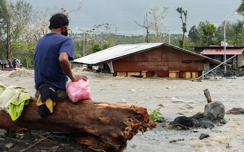 Hình ảnh tan hoang, hàng trăm ngôi nhà bị chôn vùi dưới đất đá trong siêu bão Goni ở Philippines