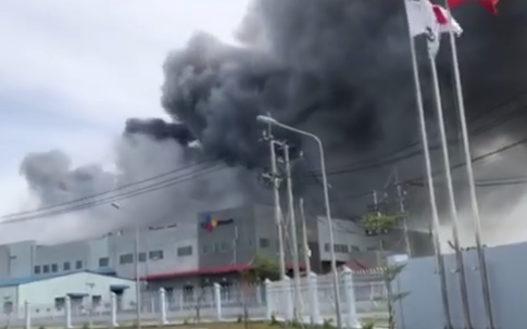 TP HCM: Đang có cháy lớn tại công ty thực phẩm, hàng trăm cảnh sát được huy động chữa cháy