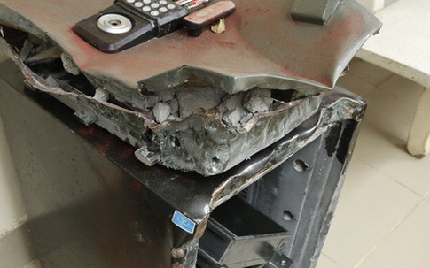 Giấu 600 triệu ở chuồng gà nhà vợ