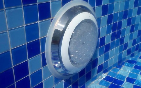 Tiết kiệm 20% chi phí khi sử dụng đèn LED dưới nước thế hệ mới cho gia đình bạn