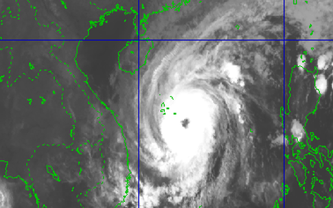 Tin khẩn cấp về bão số 13: Giật cấp 17, áp sát vùng biển Quảng Bình - Quảng Ngãi