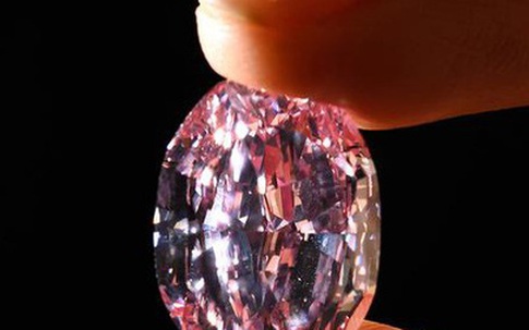 Viên kim cương hồng giá gần 27 triệu USD