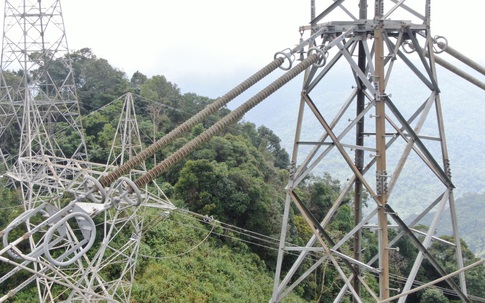 Công ty Truyền tải điện 3 sử dụng thiết bị bay không người lái kiểm tra lưới điện truyền tải