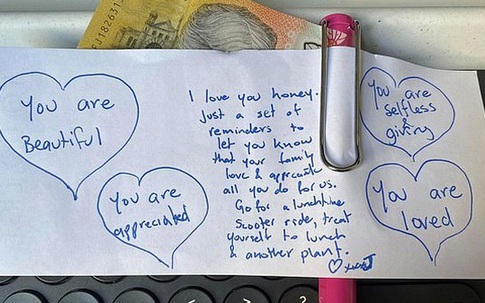 Lời nhắn từ chồng làm tan chảy trái tim người vợ