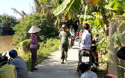 Kinh hãi phát hiện thi thể phân huỷ trôi trên sông Bảo Định