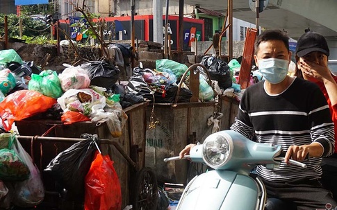 Công ty môi trường "om" lương công nhân, phố Hà Nội lại ngập ngụa rác