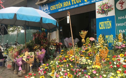 Thị trường quà tặng thầy cô 20/11: Ế ẩm, ảm đạm, giảm giá sâu vẫn không có khách mua