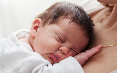 Chào đời - chuyến phiêu lưu diệu kỳ của bé