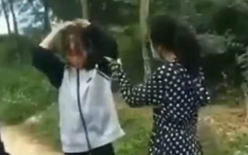 Hé lộ nguyên nhân học sinh lớp 11 dùng mũ bảo hiểm đánh liên tiếp vào đầu bạn ở Thanh Hóa