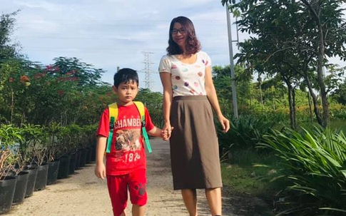 Con trai 5 tuổi đi học quậy phá bị cô đuổi ra khỏi lớp, người mẹ có cách xử lý cực "đỉnh", chỉ sau 1 đêm con ôm cổ cảm ơn rối rít