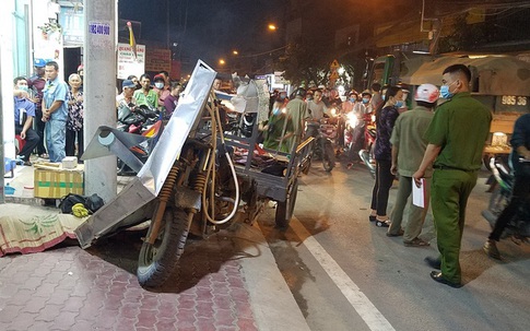 Người đàn ông bị xe ba gác tông chết