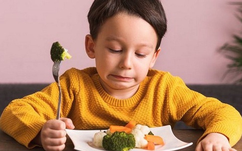 Con biếng ăn, còi cọc vì cha mẹ chủ quan bổ sung thiếu vi chất quan trọng này cho trẻ
