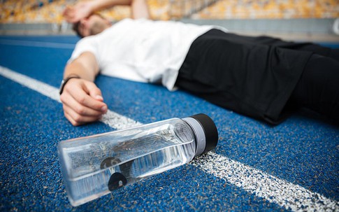 Những ai tuyệt đối không nên uống nhiều nước?