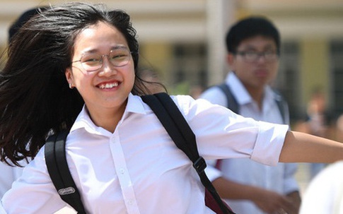 Đề văn chọn học sinh giỏi chỉ có 3 từ 'Bạn màu gì?'