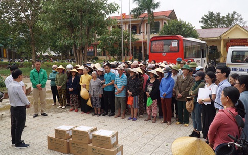 Báo Gia đình và Xã hội sẻ chia với đồng bào bị bão lũ 3 tỉnh miền Trung