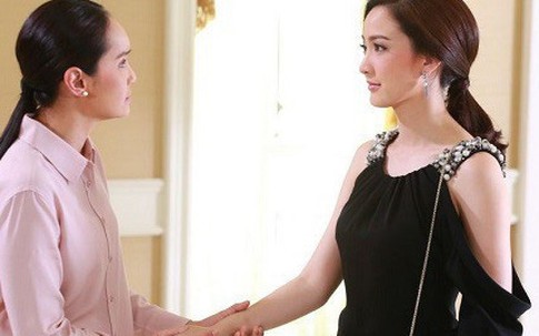 Ngày tôi ra tòa ly hôn, mẹ chồng giao giấy tờ nhà đất cho tôi rồi đưa ra lời tuyên bố khiến tất cả mọi người kinh ngạc