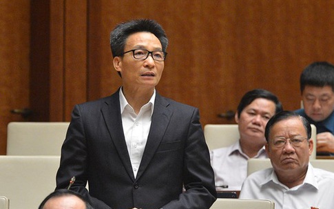 Phó Thủ tướng nói về việc bệnh nhân BHYT vẫn phải mua thuốc ngoài theo đơn