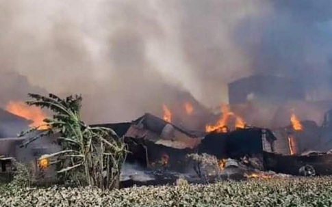 Hà Nội: Cháy lớn gây thiệt hại khoảng 10 xưởng gỗ tại Thạch Thất