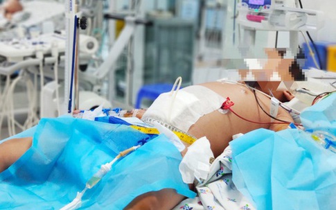 Bé trai nguy kịch tính mạng sau 3 ngày sốt cao
