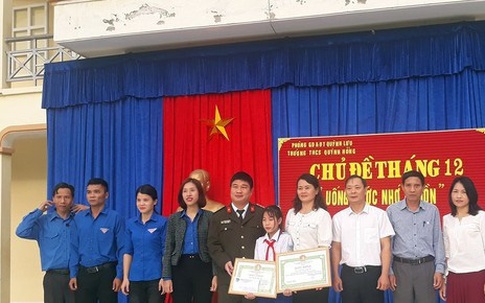 Nữ sinh trả 23 triệu đồng cho người đánh rơi