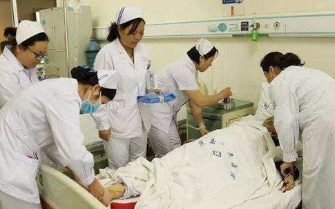 Người đàn ông tử vong vì ung thư gan, bác sĩ chỉ ra thói quen ăn gừng nên tránh xa