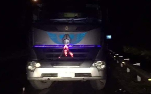 Hoảng hồn phát hiện tài xế xe tải đi ngược chiều trên cao tốc Nội Bài – Lào Cai trong đêm