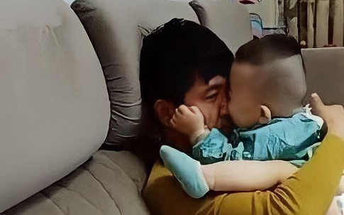 3 bước đơn giản của con trai khiến ông bố phải bỏ điện thoại xuống và chơi cùng, cư dân mạng gật gù: Đáng học hỏi!