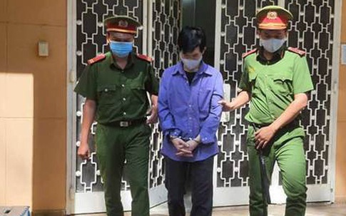 Gã xe ôm đưa bé gái vào công viên dở trò đồi bại