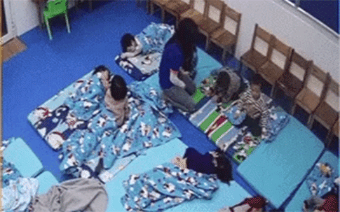 Hà Nội: Cô giáo giật chăn, nhốt trẻ 3 tuổi ngoài cửa trong thời tiết lạnh giá khiến bé sợ hãi 'tè ra quần'