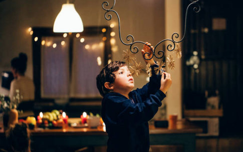 "Con chị vẫn còn tin có ông già Noel thật ư?"