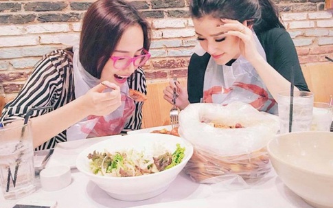 Lần hiếm hoi Huyền My đăng ảnh chung với Mai Phương Thúy nhưng lại vô tình để lộ mối quan hệ thực sự qua chi tiết này