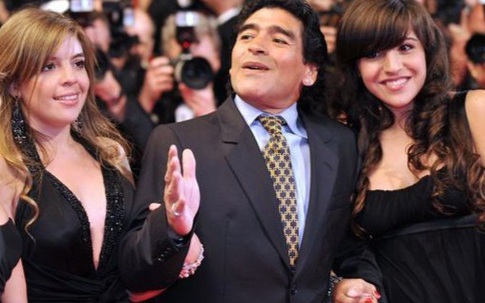 Con gái "cậu bé vàng" Maradona nộp đơn yêu cầu chia tài sản thừa kế sau cái chết của cha