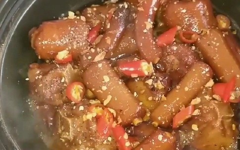 Lấy phần cực bổ của lợn mà ít người biết làm món này, ăn vào trời lạnh thì hao cơm, ai cũng mê