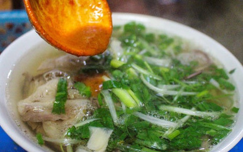 Kỳ lạ phở khổ Hà Nội: Bán trên sân thượng, khách đến ăn 'gù lưng, mỏi gối'