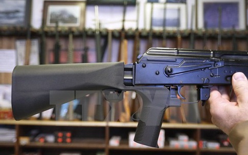 Người đàn ông mua súng trên mạng để đi hù dọa