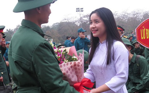 Xúc động lễ giao nhận quân tại Nghệ An