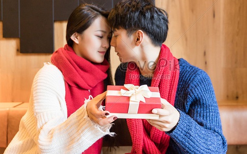 Valentine nếu chỉ tặng quà thì tình yêu nghèo nàn quá!