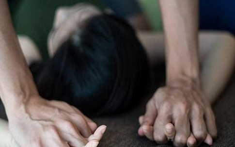 Chàng 18 tuổi ôm hận vì quan hệ hơn 16 lần với người yêu "nhí"