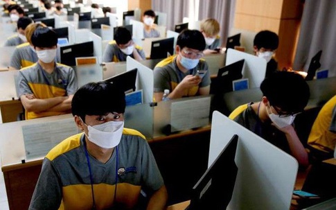 Lo ngại virus, các trường đại học ở Seoul hoãn nhập học, cho sinh viên học trực tuyến