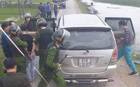 Cảnh sát vây bắt 2 đối tượng lái ô tô chở 45kg ma túy