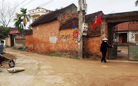 Thuốc khử trùng bao trùm làng quê có nhiều người nhiễm nCoV nhất cả nước