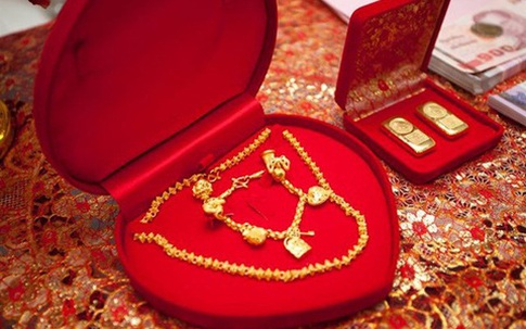 Ly hôn, con dâu đòi mẹ chồng 35 chỉ vàng cưới