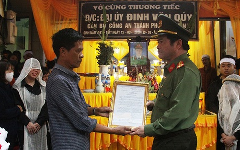 Thăng hàm đại úy cảnh sát tử nạn khi áp giải can phạm