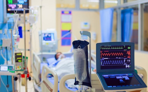 Bác gái của BN17 ở Hà Nội suy hô hấp tiến triển nhanh, phải đặt ECMO