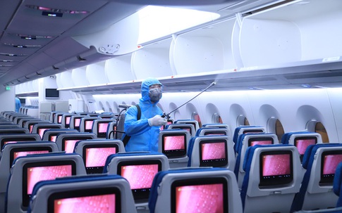 Khách đi máy bay phải ngồi cách ít nhất 1 ghế