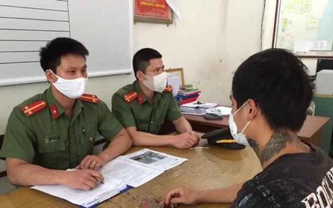 Tung tin hút thuốc lá điện tử chống được COVID-19, nam thanh niên bị phạt 12,5 triệu đồng
