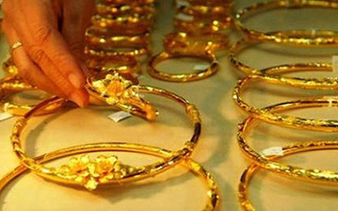 Giá vàng hôm nay 1/4: Giảm mạnh cả trong nước lẫn thế giới