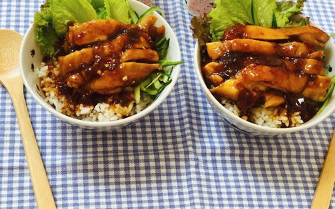 Cơm gà sốt mơ chua ngọt và 7 công thức chế biến thịt gà hàng ngày